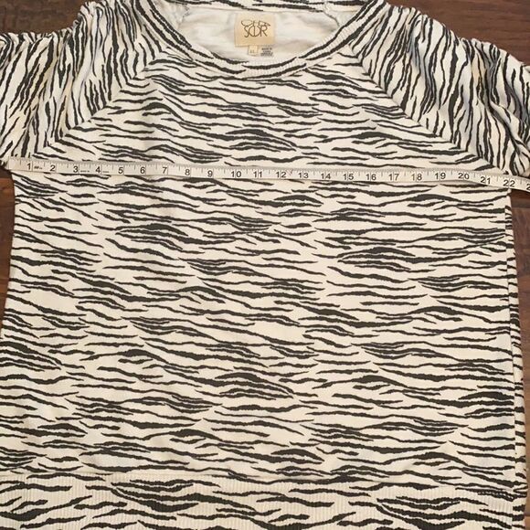 Chaser Zebra Print Shirred Pullover Lightweight Sweatshirt - Picture 11 of 14